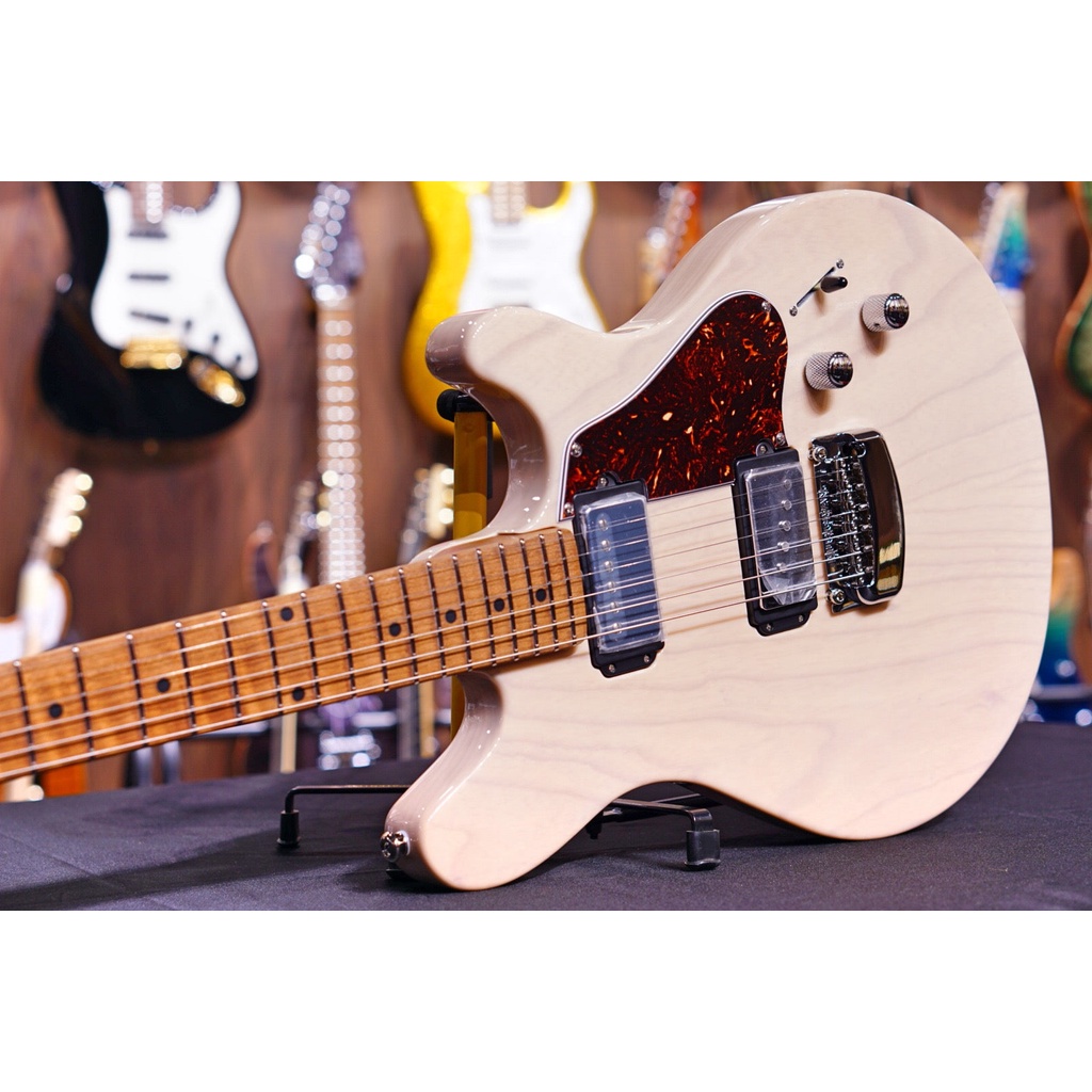 MusicMan James Valentine Trem - Trans Buttermilk G97609