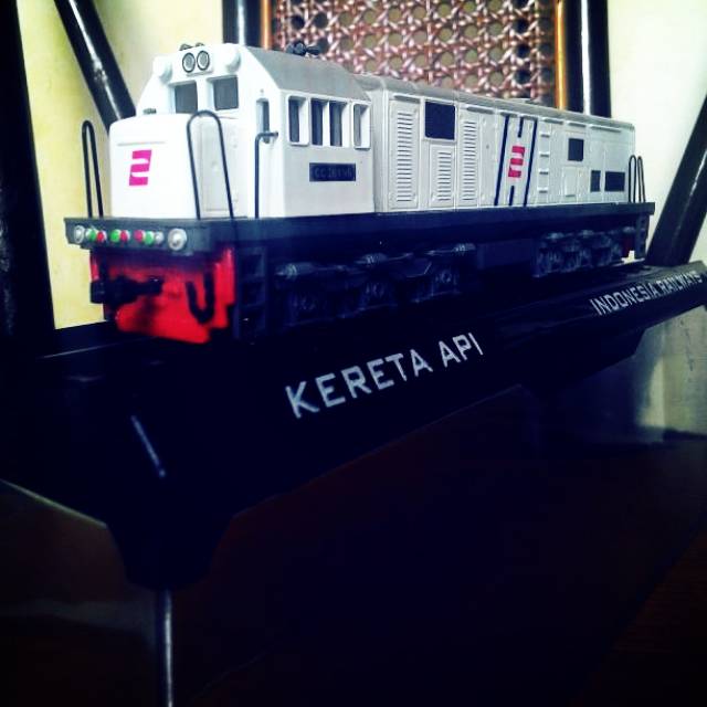 Miniature Kereta Api CC201 96