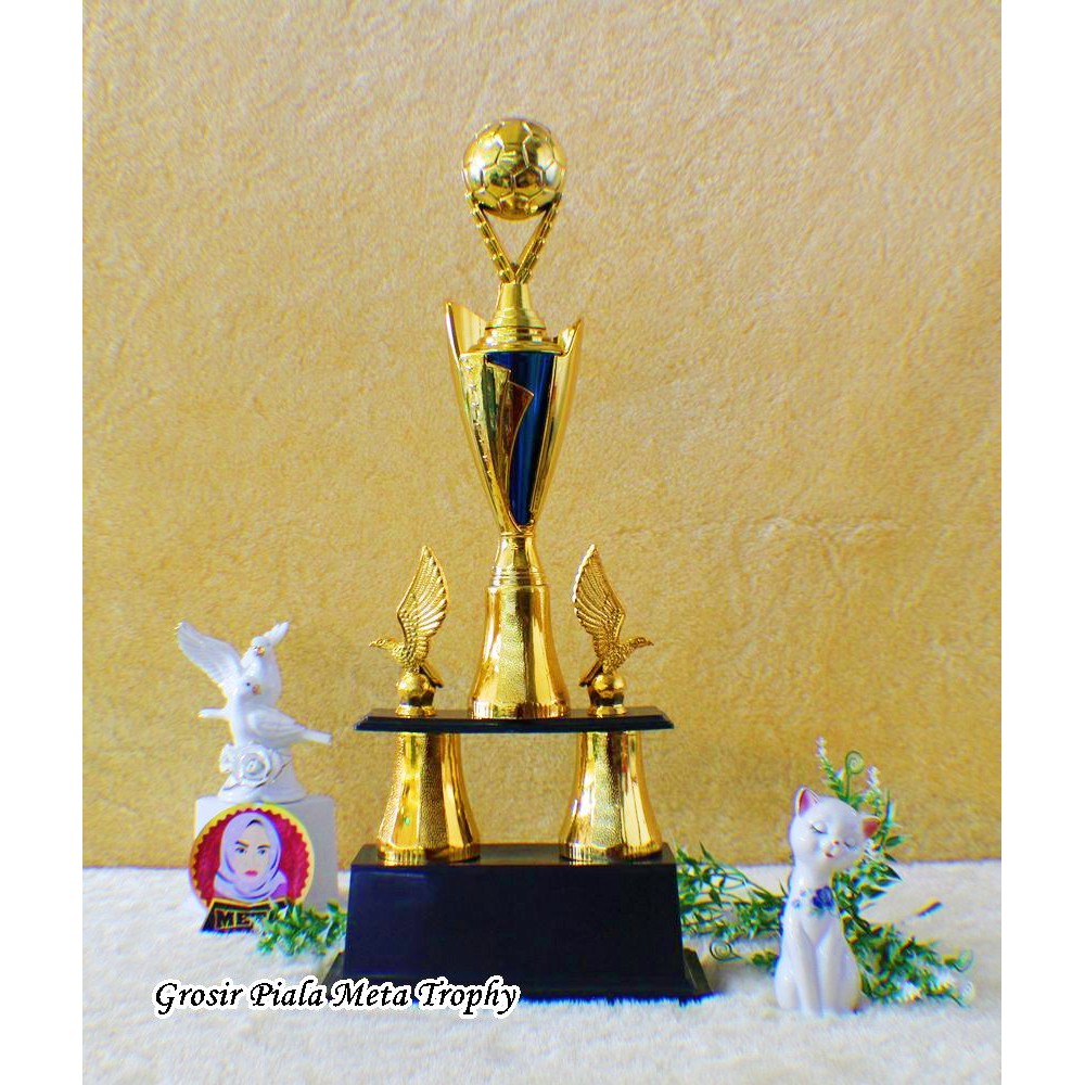 Jual Piala Trophy 123 MURAH Sepak Bola Futsal Bulutangkis Tenis Meja ...