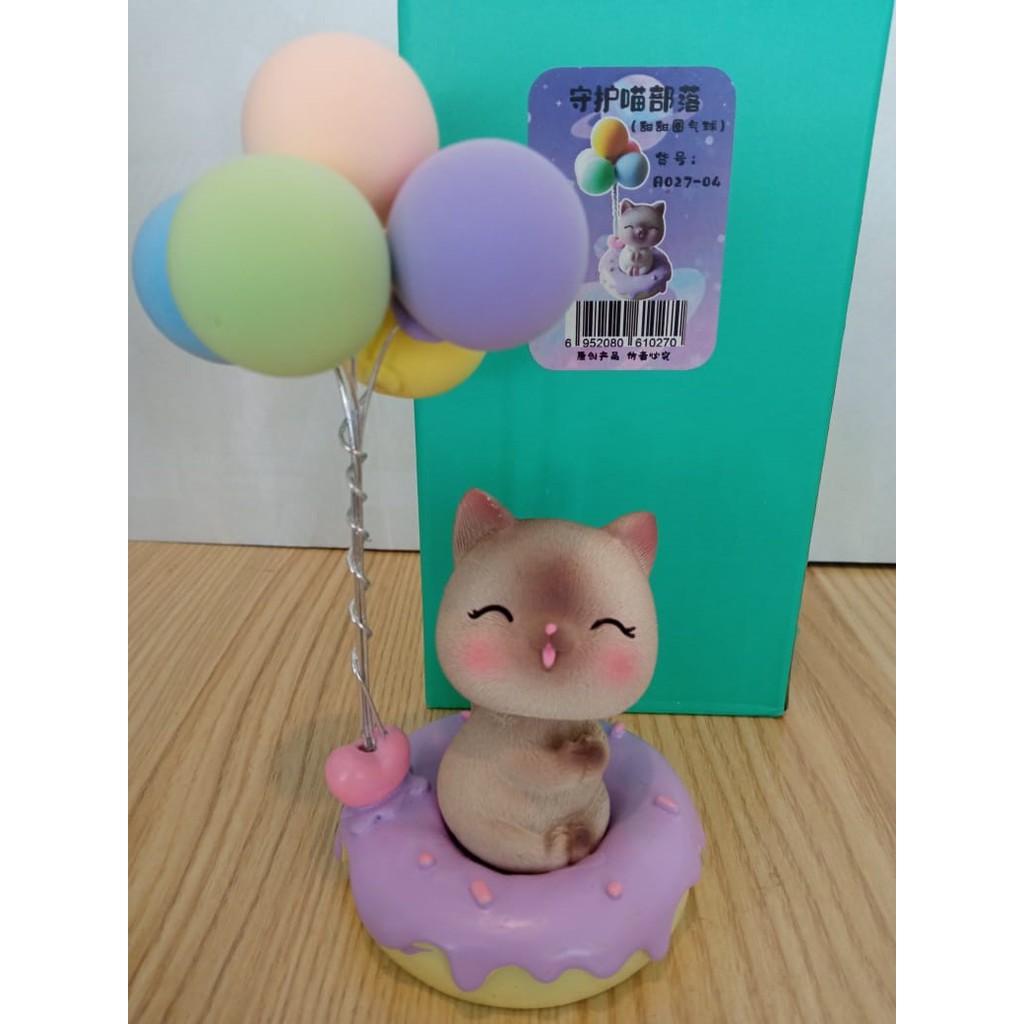 Pajangan Mobil Bobble Head Kucing Dengan Balon Pajangan Meja