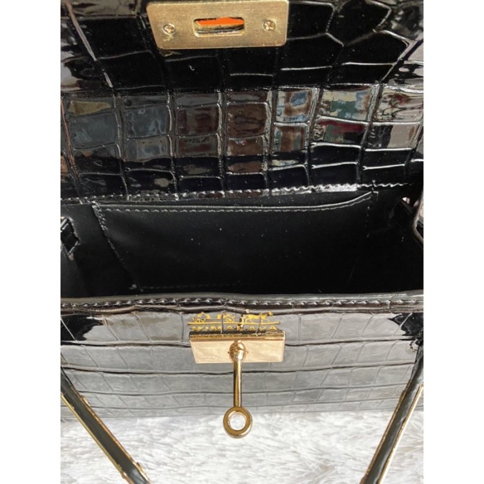 

(TERLARIS) Tas Selempang "Kl"Glossy Himalaya Size 23 Cm Free Box+Paperbag