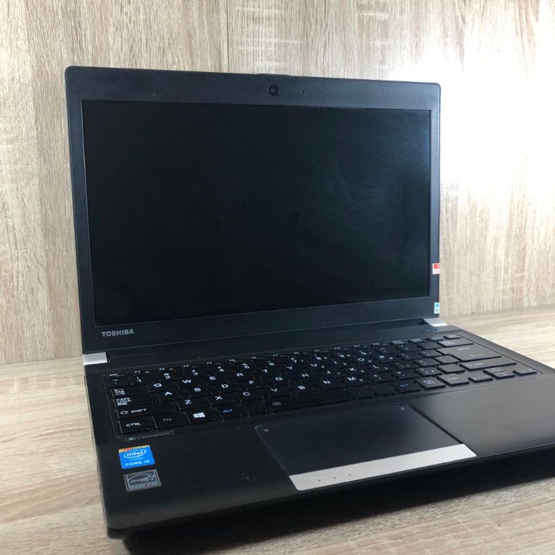 Laptop TOSHIBA Core i5 RAM 8 GB SSD 256 GB Origonal Bergaransi