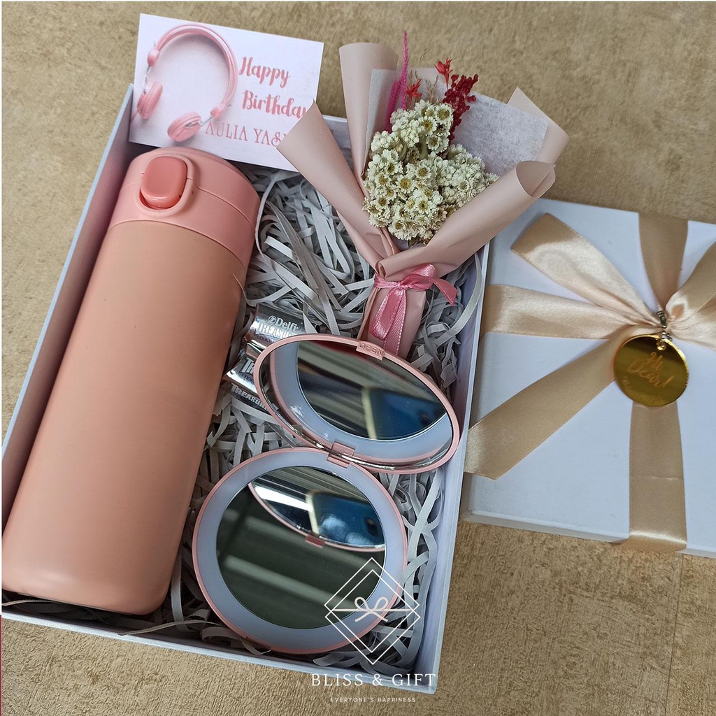 

Blissbox Charming Pink (Hampers/Gift Box /Kado UlTah/Kado Wisuda/Kado Anniversary/Souvenir)