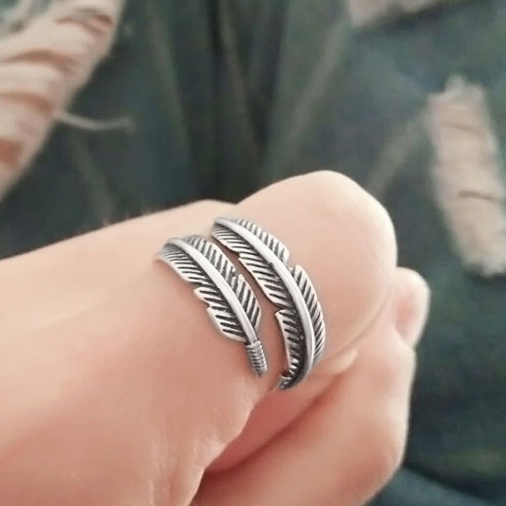 Cincin Model Terbuka Adjustable Desain Bulu Warna-Warni Gaya Punk Korea Untuk Wanita