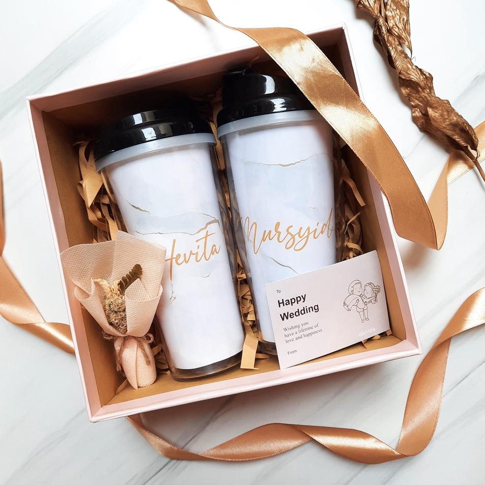 

[KODE BARANG JK746] KADO PERNIKAHAN HAMPERS WEDDING KADO NIKAH BOTOL MINUM COUPLE KADO NIKAHAN KADO WEDDING mw