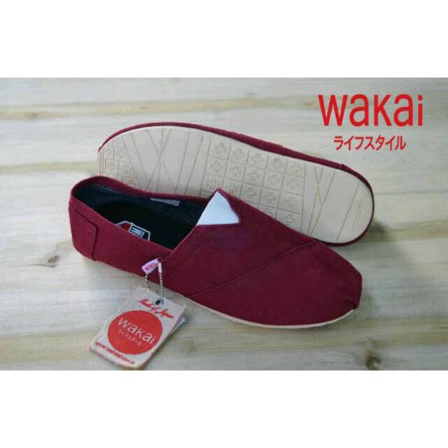 Sepatu wakai merah maroon