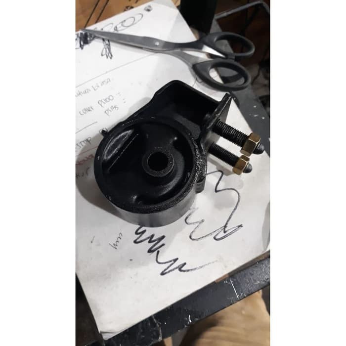 Dudukan Mesin Kanan Toyota Corolla SE Saloon