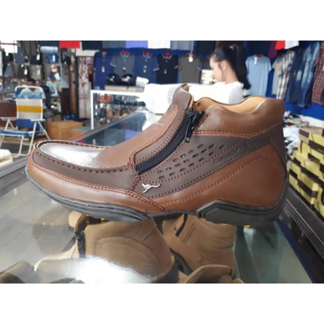Sepatu Pria Kangaroo