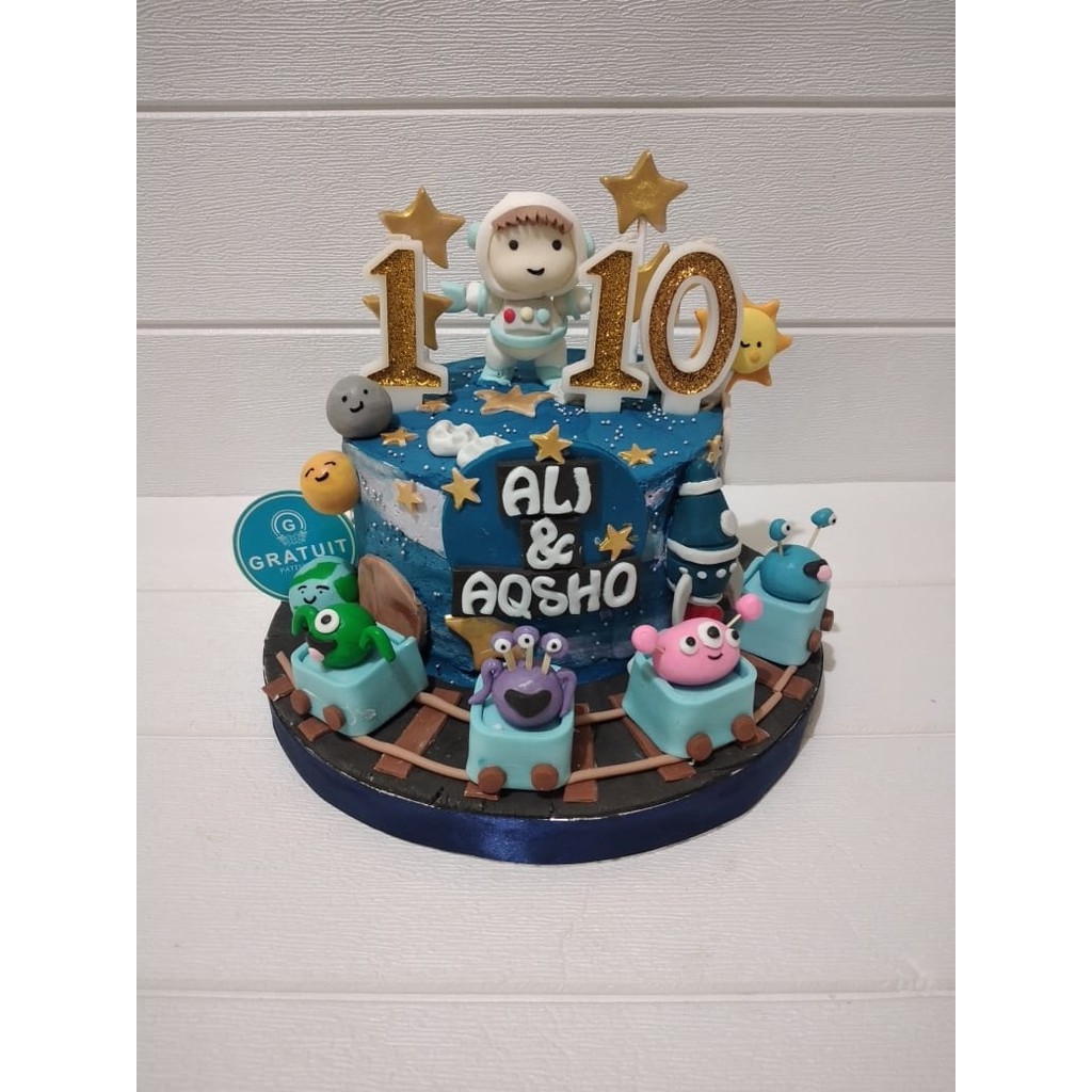 

Astronot cake size 15cm
