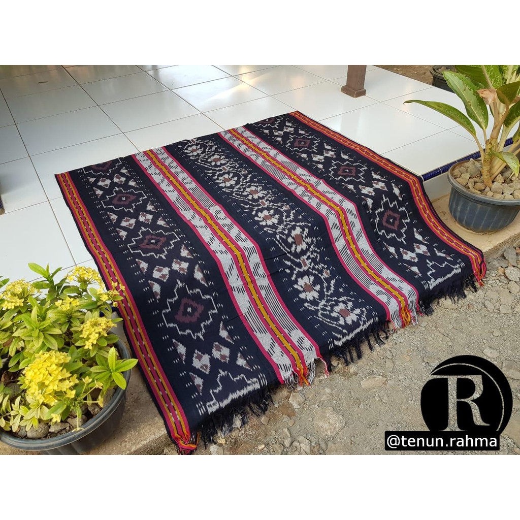 Kain Tenun Etnik Toraja