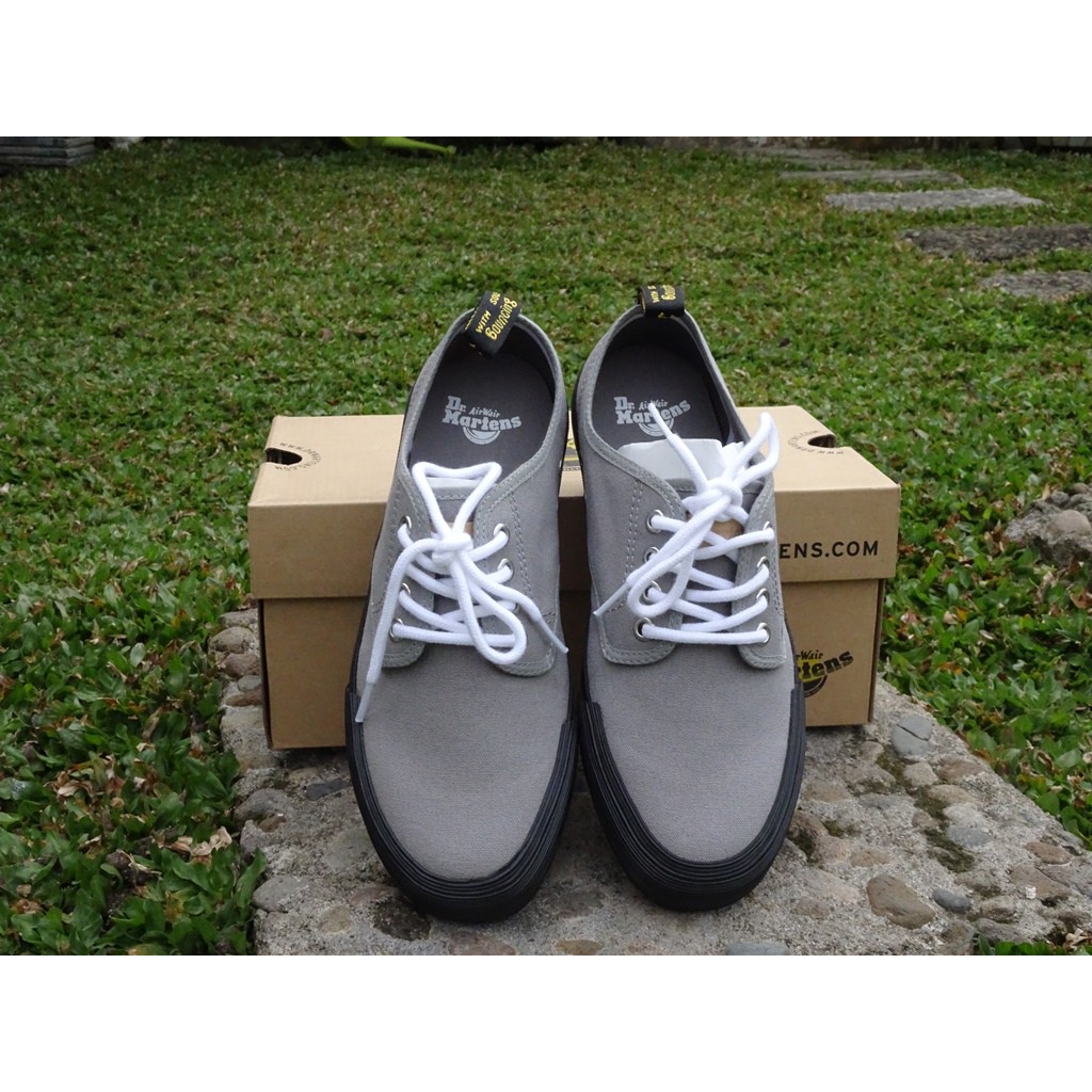 SEPATU DR. MARTENS PRESSLER
