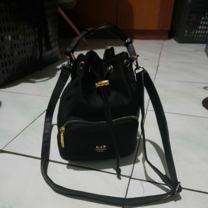 Los Angeles Project sling bag serut