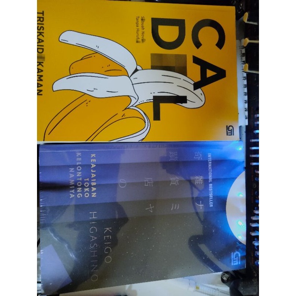 Preloved sebuah novel tanpa huruf E (AVAIL) - Keajaiban toko kelontong namiya segel (SOLD)