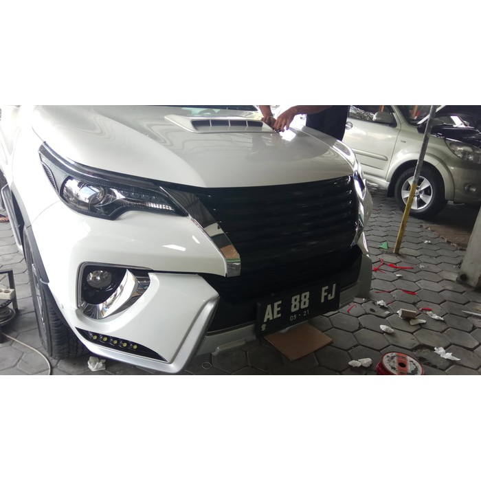 Garnish depan hitam / carbon motive - All New Fortuner 2016 [Full] | kikim variasi