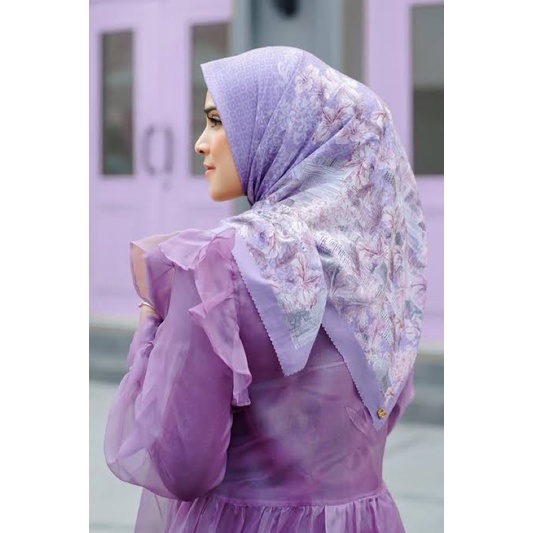 Buttonscarves Malaya - Iris