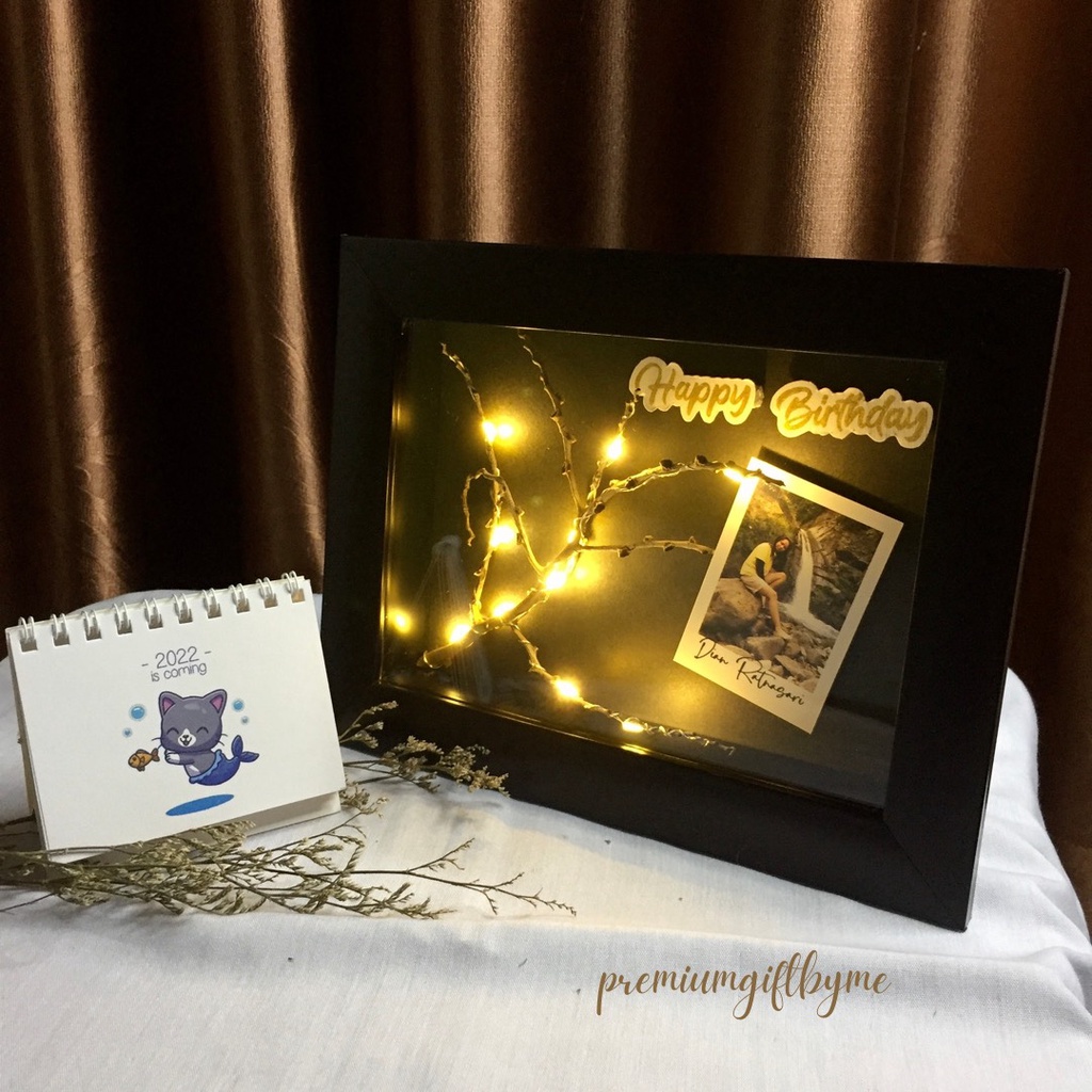 TWIG FRAME RANTING POHON 3D 5R 13x18 LED Kado Ultah Hadiah Pernikahan Wedding Gift Paket Wisuda Graduation Ulang Tahun Birthday Tunangan Engagement Bunga Kering Hampers Murah Estetik Aesthetic Sahabat Pacar Istri Bayi Box Figura Pigura Lampu