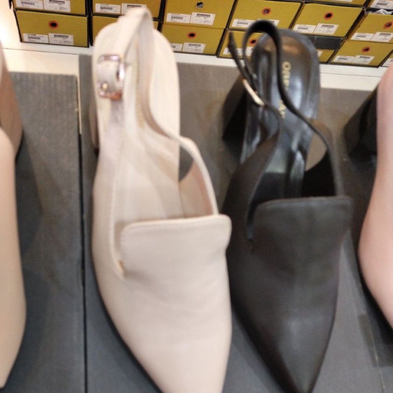 sepatu wanita obermain