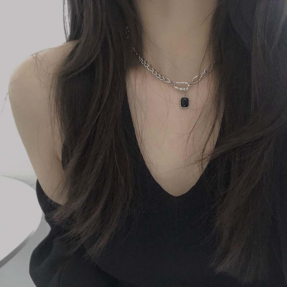 Needway  Personality Clavicle Chain Cool Korean Style Necklace Women Necklace Irregular Chain Black Square Pendant Couple Necklace Titanium Steel Hip Hop Simple Men Sweater Chain/Multicolor