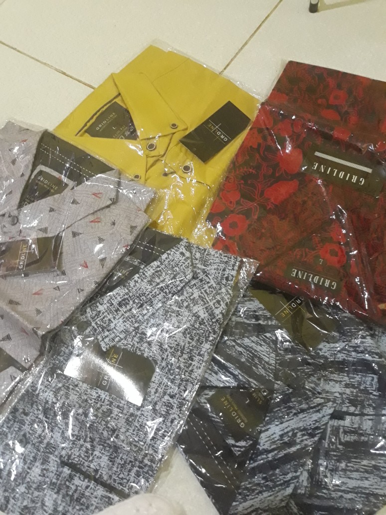 [gridline - R085 Merah] Kemeja Batik Pria Katun Lengan Pendek Regular Merah Maroon