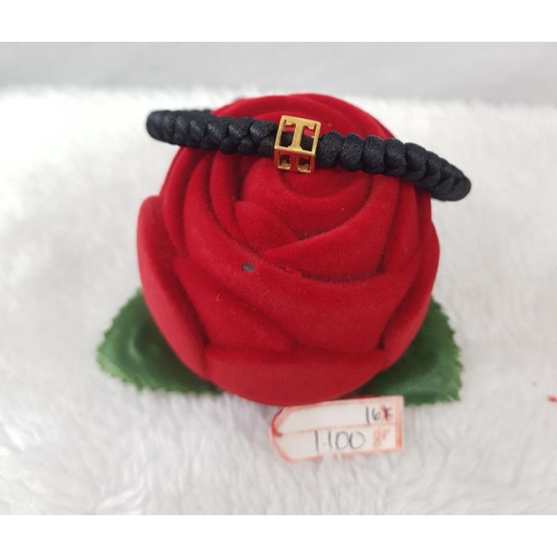 GL1546H351H gelang tali kepang hitam emas inisial huruf T fashion wanita gold simple berat 1.100 sam