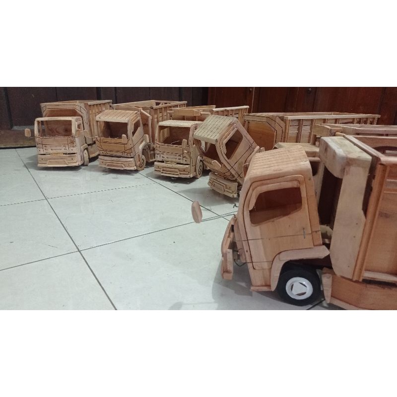 mentahan miniatur truk oleng full kayu bisa dihidrolik