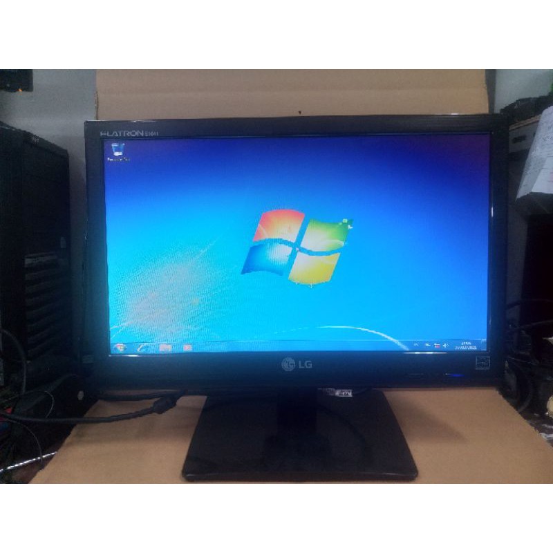 Monitor LCD 16 inci widescreen