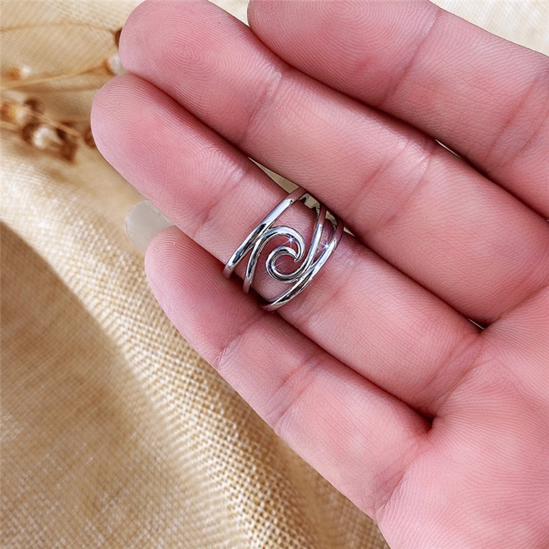 Cincin Model Lebar Bahan Metal Warna Silver Untuk Wanita