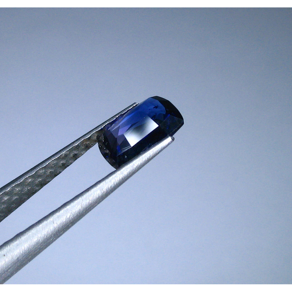 Certified Rectangular VS 0.77ct 6.3x4.6x2.5mm Heated Only Natural Top Royal Blue Sapphire SH119