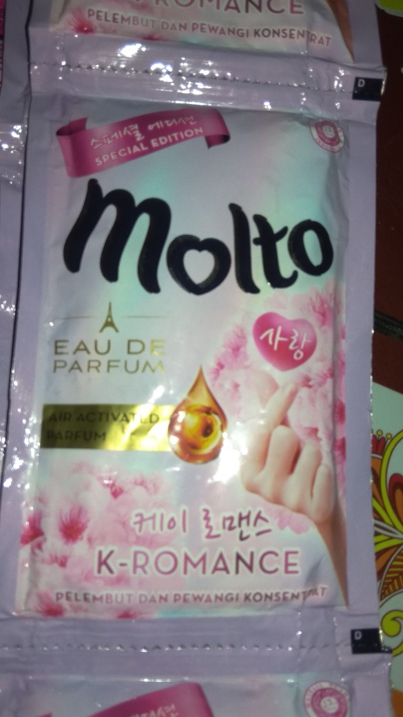 Molto Pewangi Pakaian Sachet Banderol 1000 20 Ml - 6 Pcs