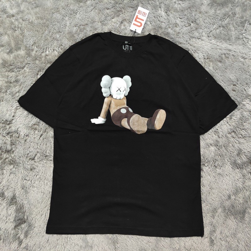 Kaos Tshirt Uniqlo X Kaws Duduk Rebahan Fulltag