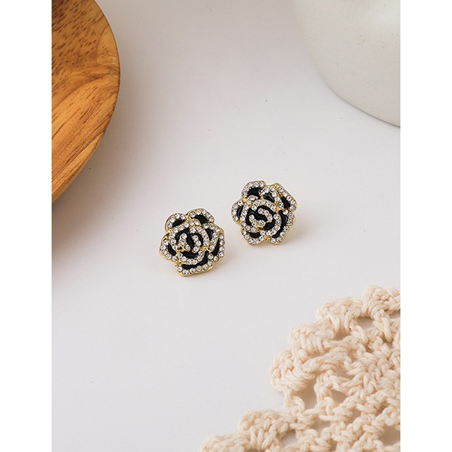 LRC Anting Tusuk Fashion Black Diamond Camellia Alloy Drop P71851