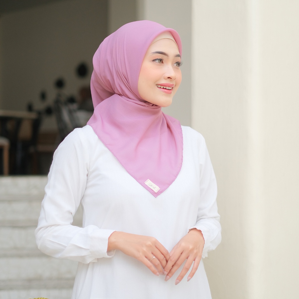 HIJAB POLLYCOTTON PREMIUM / HIJAB SEGI EMPAT / KERUDUNG SEGI EMPAT / HIJAB POLLYCOTTON / JILBAB SEGI EMPAT-MAUVE