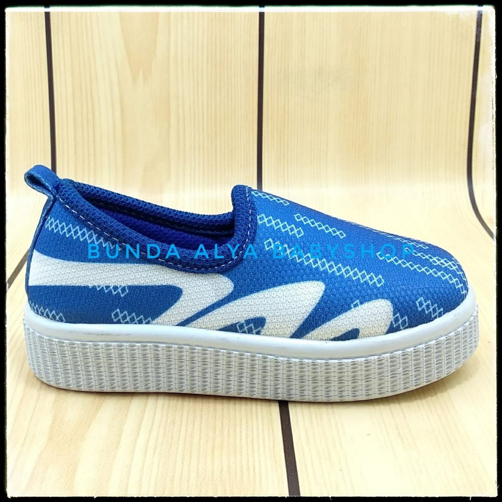 Sepatu Anak Laki Laki Usia 6 7 Tahun Size 34 - 35 BIRU - Sepatu Anak Cowok Balita Slip On Alas Karet Anti Licin