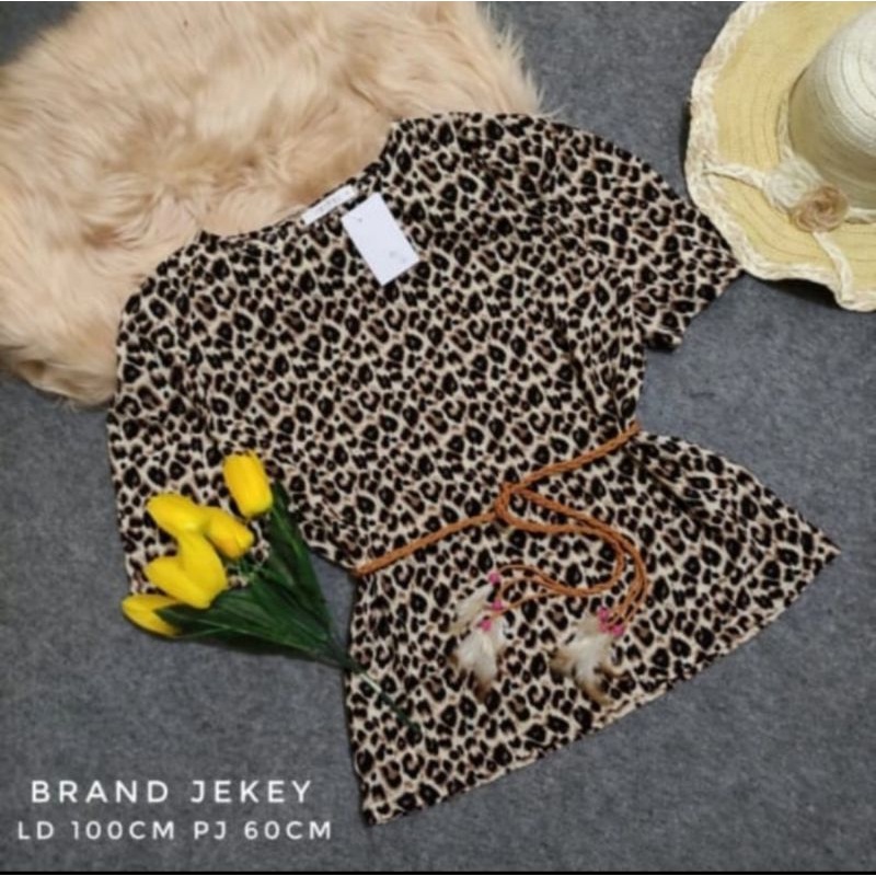 atasan blouse jeikei motif leopard