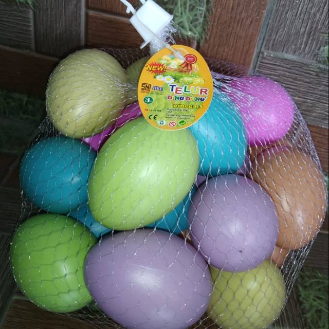 Mainan anak bola-bola telur warna warni