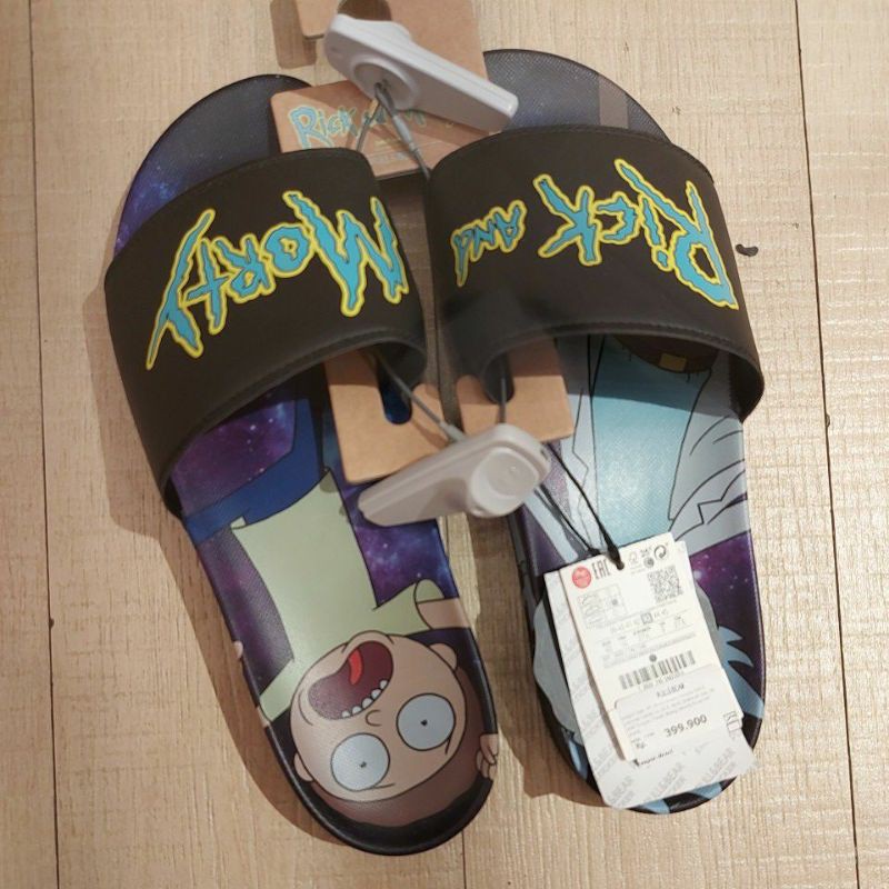 NEW PULL&BEAR MAN SLIP ON RICK & MORTY