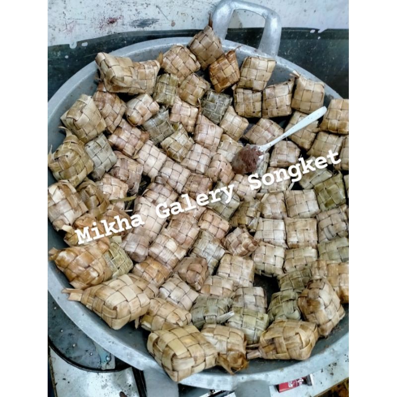 

Ketupat Ketan Santan Minimal Order 20biji