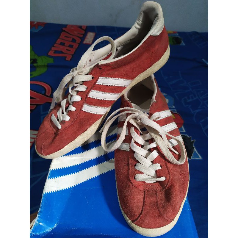 Adidas Gazelle og merah