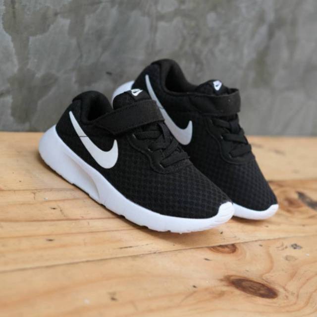 Sepatu Anak Nike Kids Tanjun Black White Velkro/Perekat Slip On Original