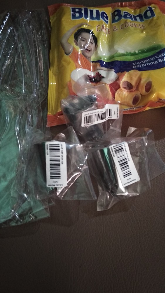 Pisau Roti Tart Bening Plastik Segitiga