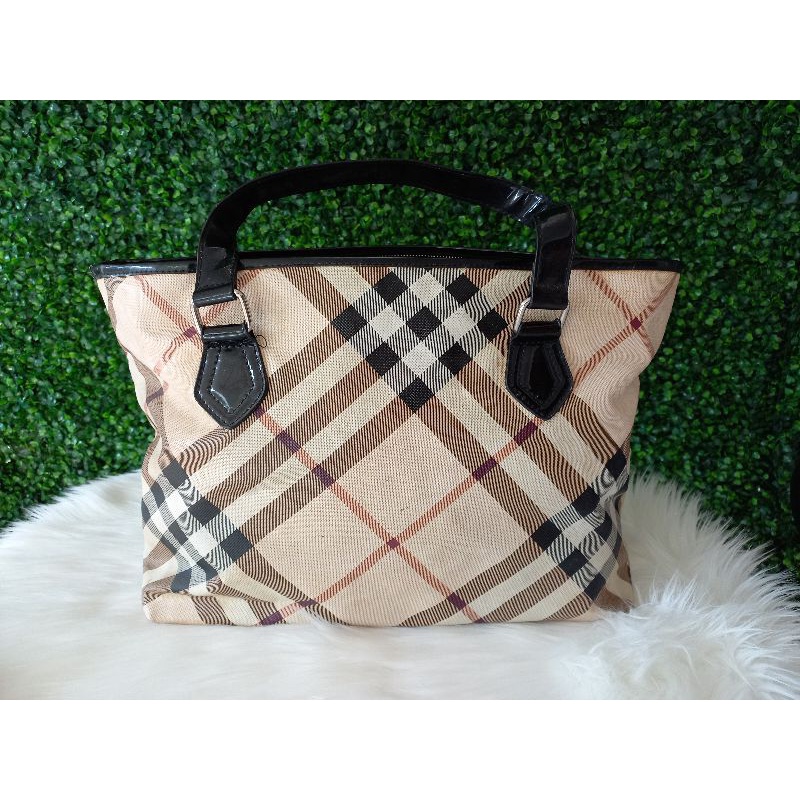 Tas totebag aLa Burberry second preloved