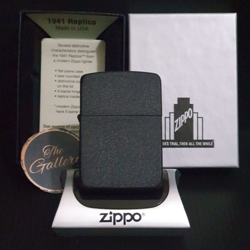 28582 ORIGINAL ZIPPO REPLIKA 1941 BLACK CRACKLE