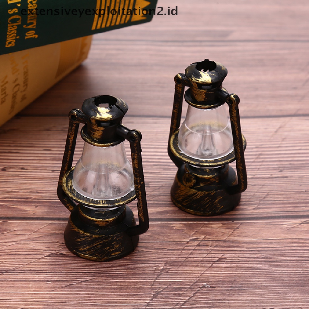 Miniatur Lampu Minyak Tanah Retro Warna Hitam Skala 1: 12 Untuk Rumah Boneka