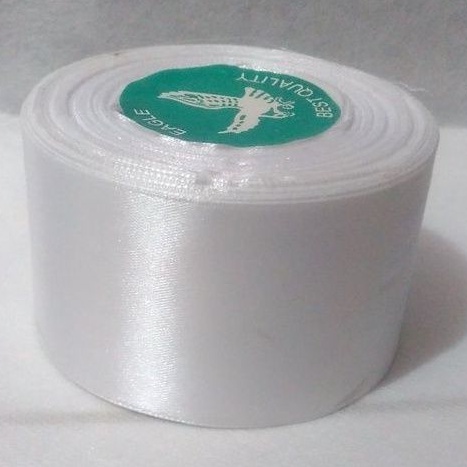 

Pita Satin Putih Ukuran 2inch /5cm Per Roll