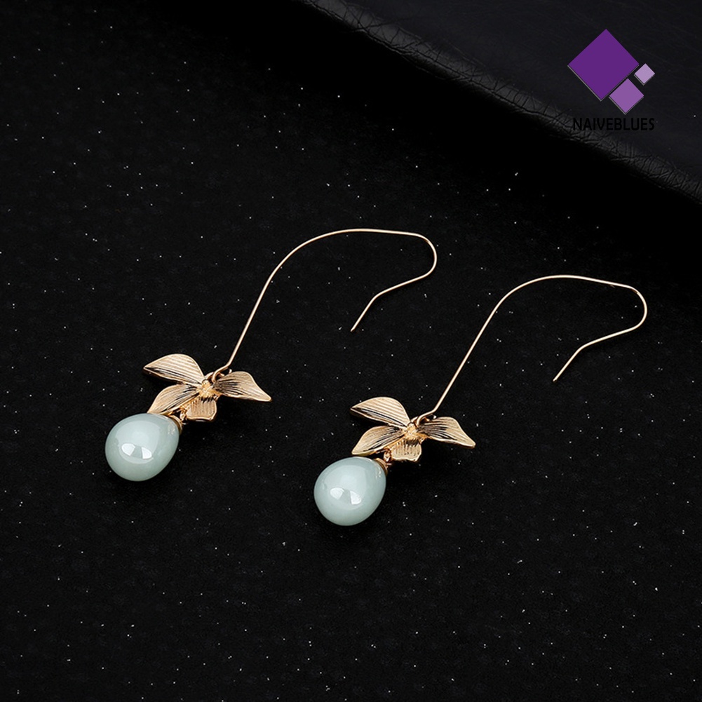 Anting Hook Bentuk Daun Aksen Mutiara Imitasi Bahan Alloy Untuk Wanita