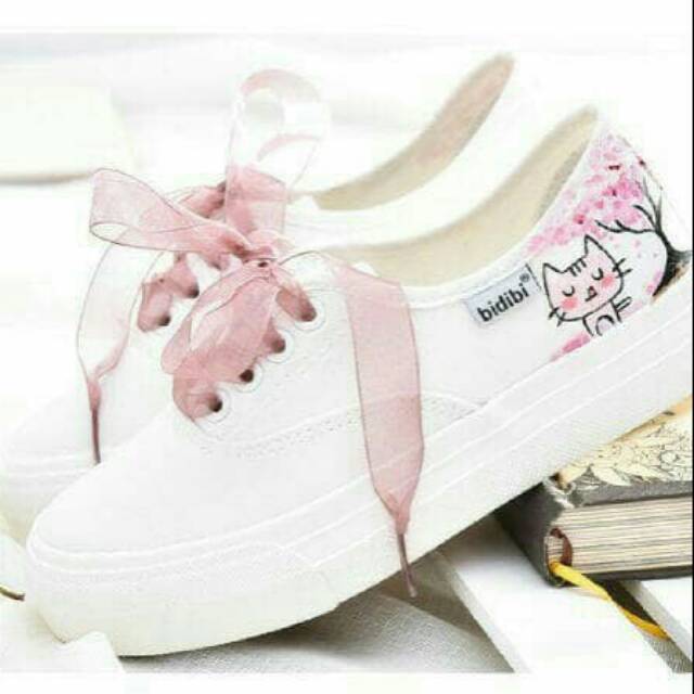 Sepatu Wanita Cats Casual Ayunina Putih SDS227