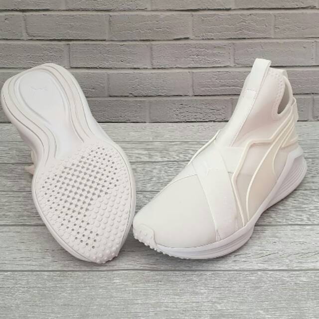 ORIGINAL PUMA FIERCE SLEEK Sepatu Training Wanita Putih