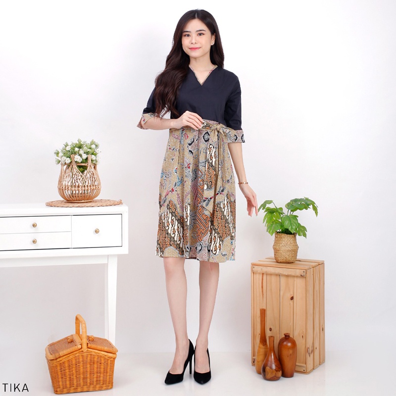 Evercloth Tika Dress Batik Wanita Terusan Batik Couple Modern Kebaya Couple Set Seragam Batik Family Sarimbit Dress Pita