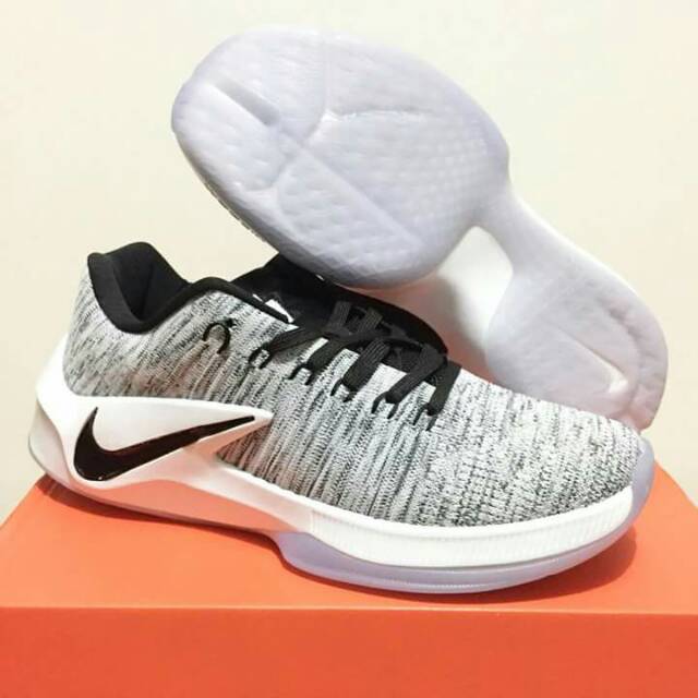 nike zoom clear out low