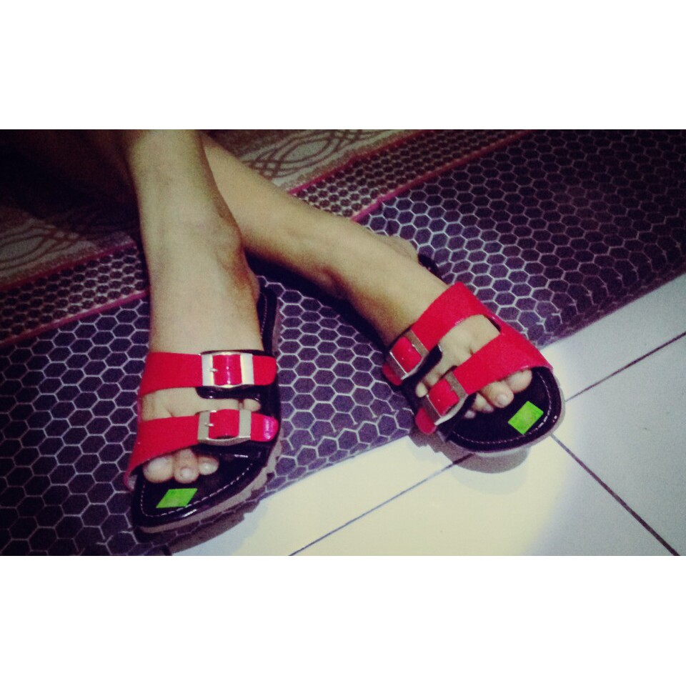 SANDAL WANITA FLAT TEPLEK 2 TALI GESPER MERAH